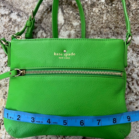 Kate Spade pebble leather Kelly green gold accents Shoulder/crossbody bag EUC - Picture 2 of 7